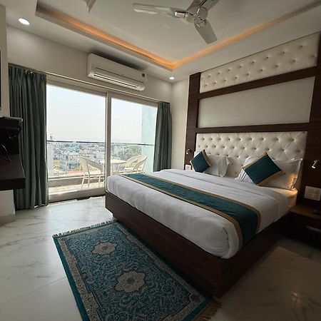Hotel 7 Heaven Дехрадун Екстериор снимка