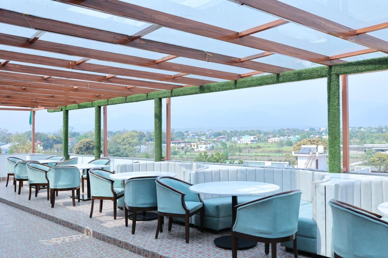 Hotel 7 Heaven Дехрадун Екстериор снимка