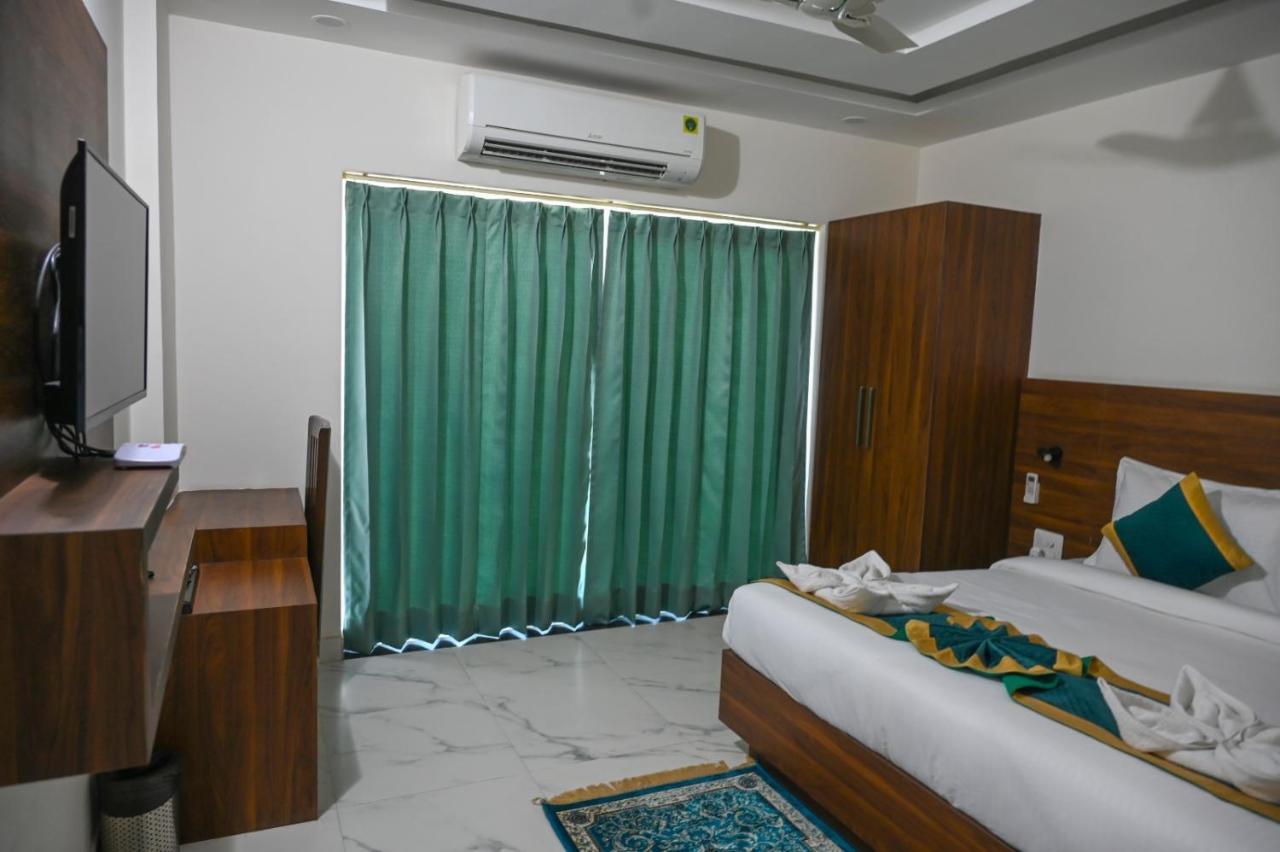Hotel 7 Heaven Дехрадун Екстериор снимка