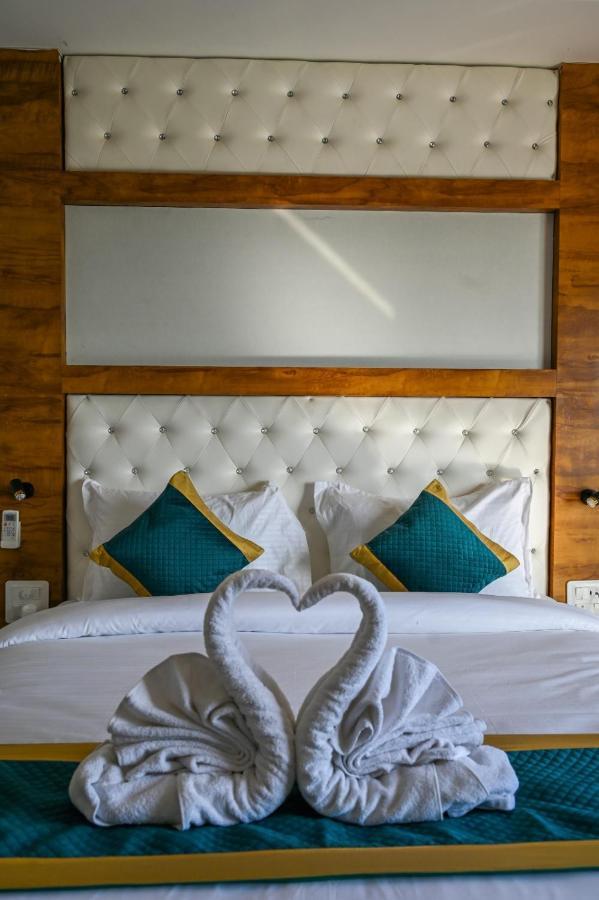 Hotel 7 Heaven Дехрадун Екстериор снимка