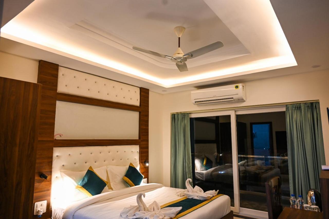 Hotel 7 Heaven Дехрадун Екстериор снимка