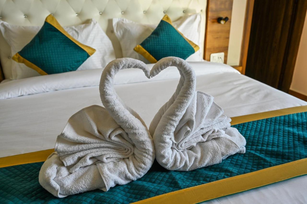 Hotel 7 Heaven Дехрадун Екстериор снимка