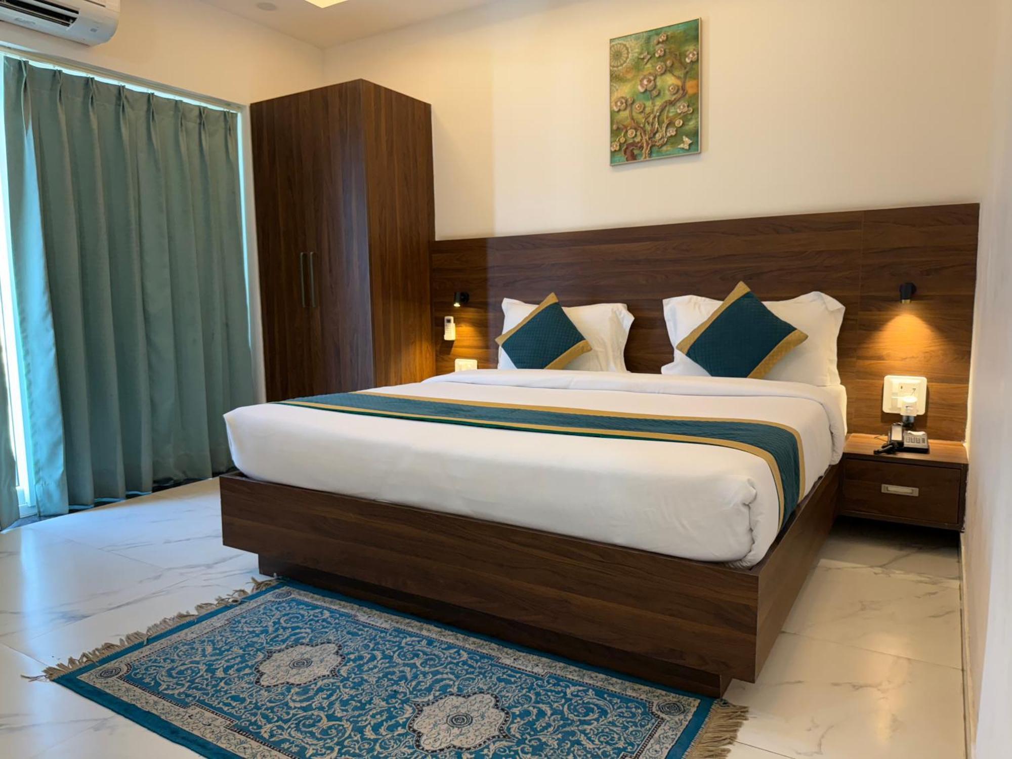 Hotel 7 Heaven Дехрадун Екстериор снимка
